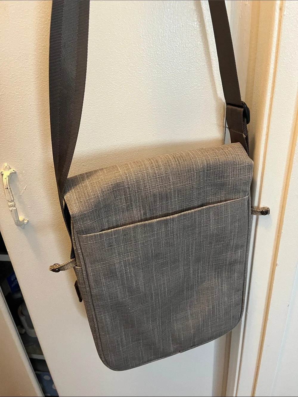 Booq Men's Gray Tech Messenger Bag with Adjustable Shoulder Strap